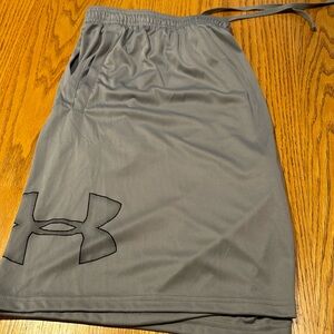 Under Armour 3X silver loose gym shorts